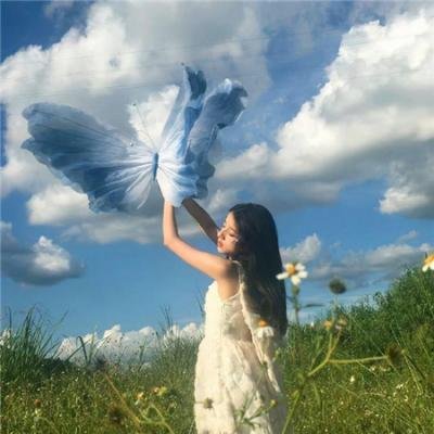 圈内老戏骨素颜现身菜市场，本人沉默不回应，一夜之间引热议